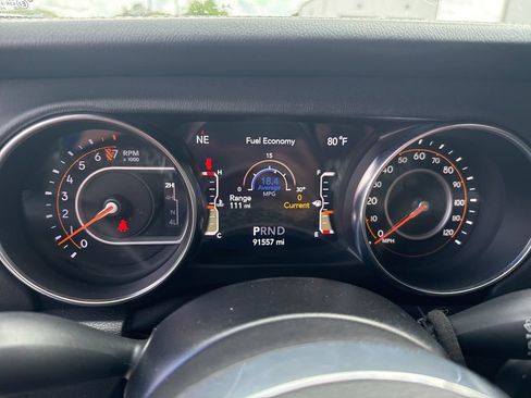 Used 2022 Jeep Wrangler Unlimited Sahara w/ Cold Weather Group AWD/4WD image 15