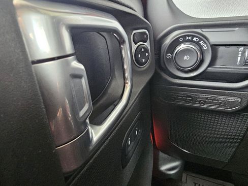 Used 2025 Jeep Wrangler Unlimited Sahara AWD/4WD image 24