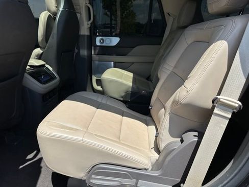 Used 2022 Lincoln Navigator Reserve AWD/4WD image 14