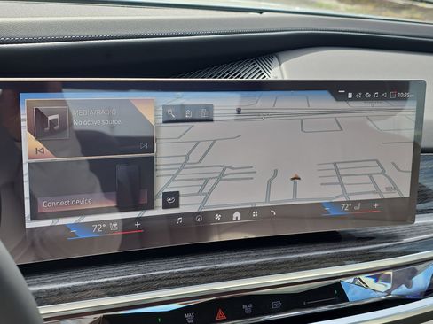 New 2026 BMW 750e xDrive image 24