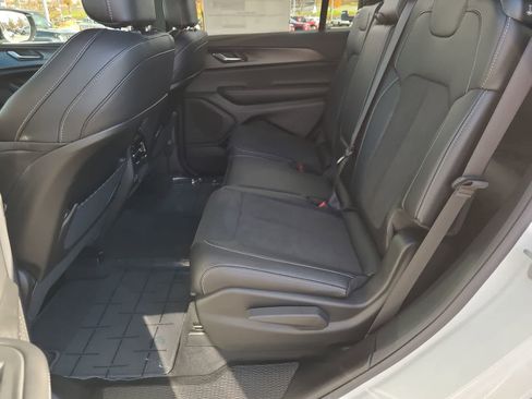 New 2025 Jeep Grand Cherokee L Altitude image 21