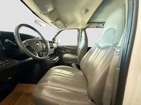 Used 2009 Chevrolet Express 2500 RWD image 19