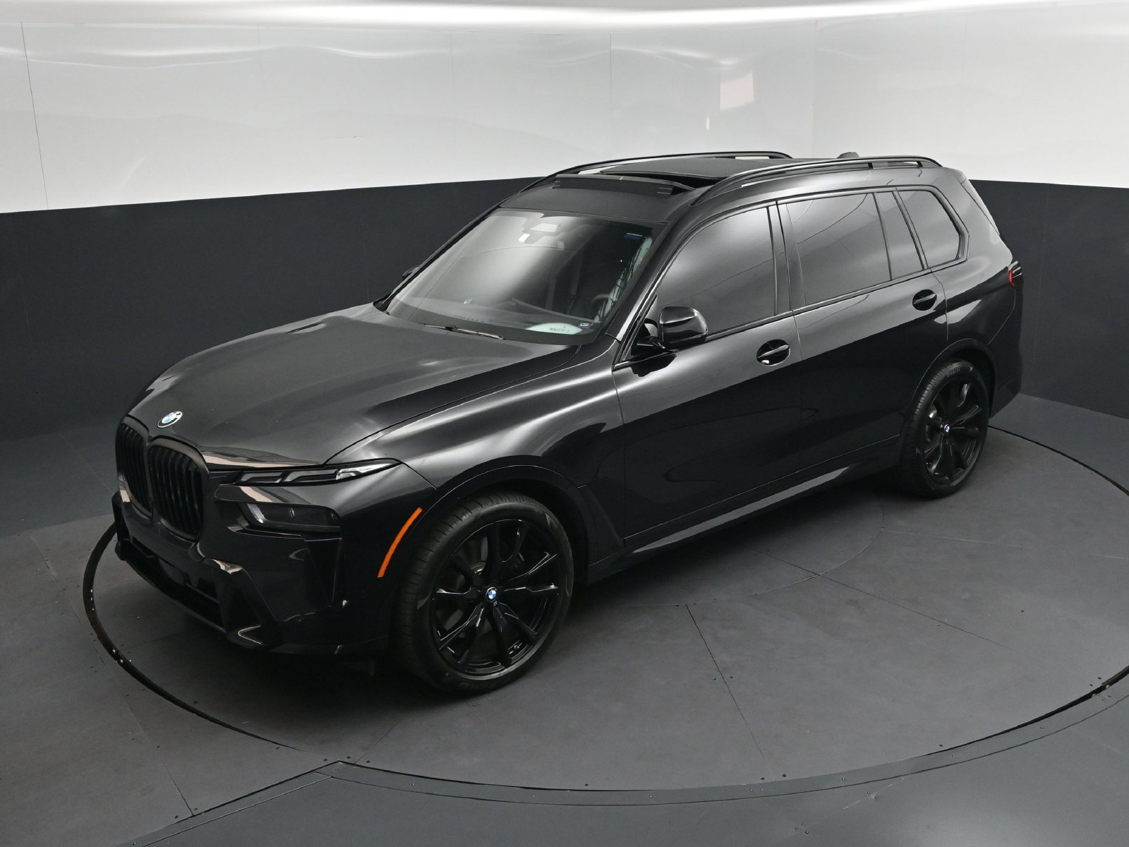 Certified 2026 BMW X7 xDrive40i w/ M Sport Package AWD/4WD image 1