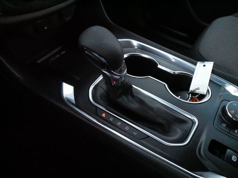 Used 2023 Chevrolet Traverse LT w/ Midnight/Sport Edition image 24