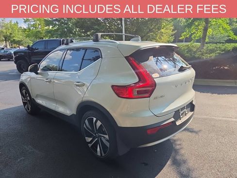 Used 2024 Volvo XC40 B5 Plus w/ Protection Package Premier AWD/4WD image 12