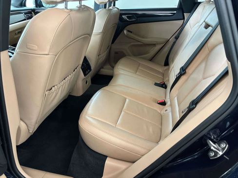 Used 2023 Porsche Macan AWD/4WD image 7