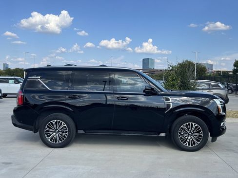 Used 2025 Nissan Armada Platinum RWD image 3