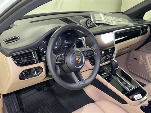 New 2026 Porsche Macan image 4