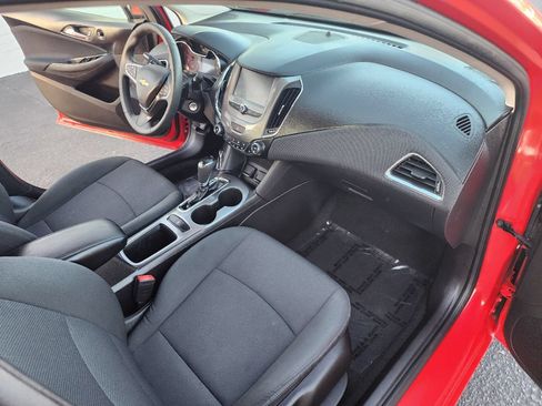 Used 2018 Chevrolet Cruze LT w/ LT Fleet Convenience Package FWD image 11