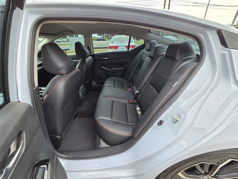 Used 2024 Nissan Altima 2.5 SR FWD image 32