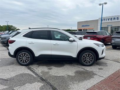 New 2025 Ford Escape SE w/ Class II Trailer Tow Package