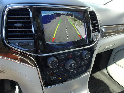 Used 2019 Jeep Grand Cherokee Summit AWD/4WD image 21