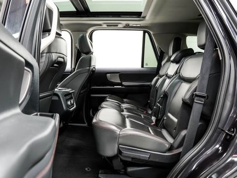 Used 2025 Ford Expedition Active AWD/4WD image 18
