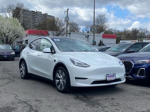 Used 2021 Tesla Model Y Long Range image 1