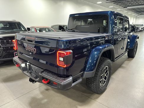 Used 2025 Jeep Gladiator Rubicon AWD/4WD image 5