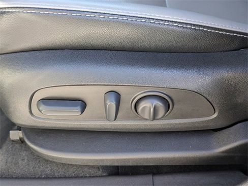 Used 2023 GMC Terrain SLT image 21