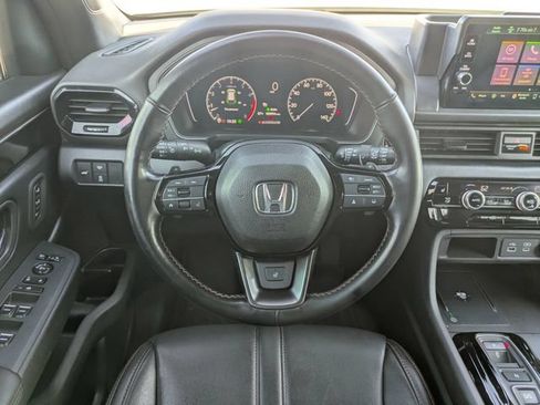 Used 2023 Honda Pilot TrailSport image 32