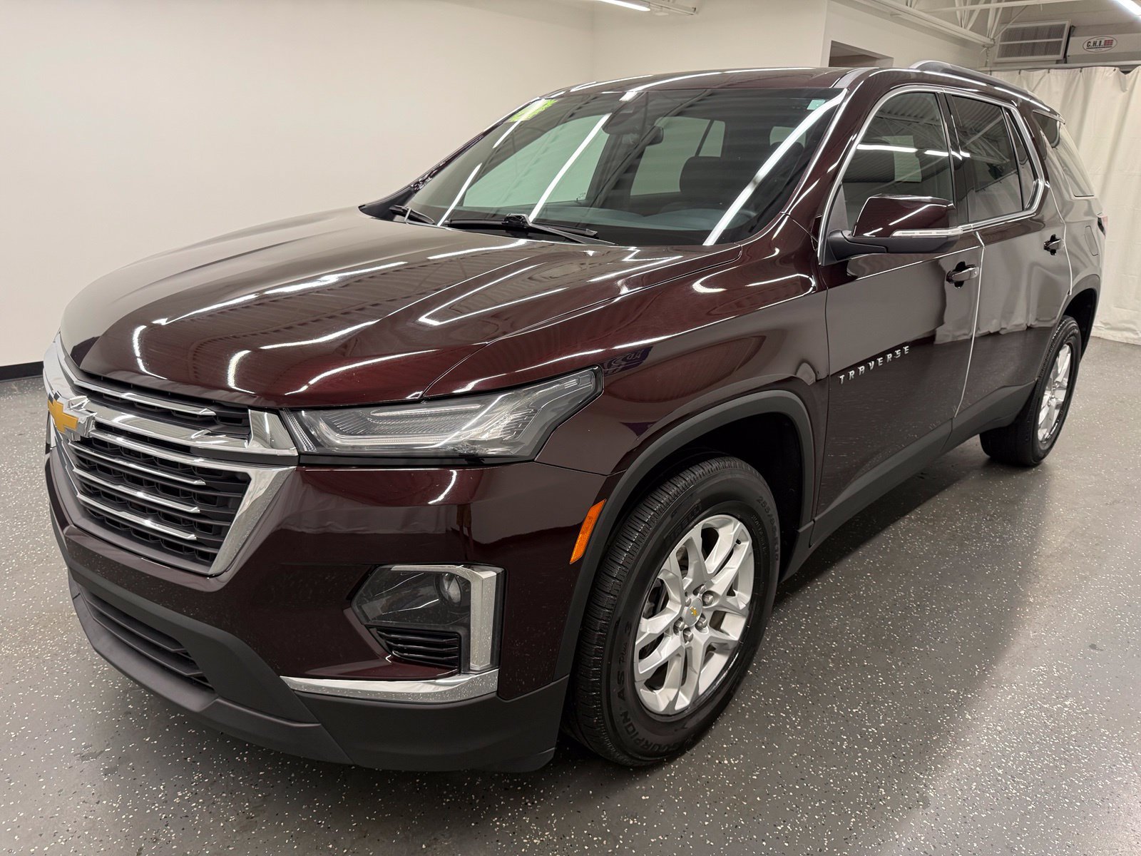 Used 2023 Chevrolet Traverse LT FWD image 4