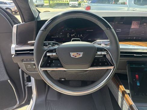 New 2026 Cadillac Escalade ESV Platinum Sport w/ LPO, ONYX Package AWD/4WD image 18
