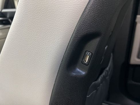 Used 2022 Kia Telluride EX w/ EX Premium Package image 28