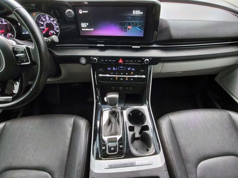 Used 2022 Kia Carnival EX FWD image 11
