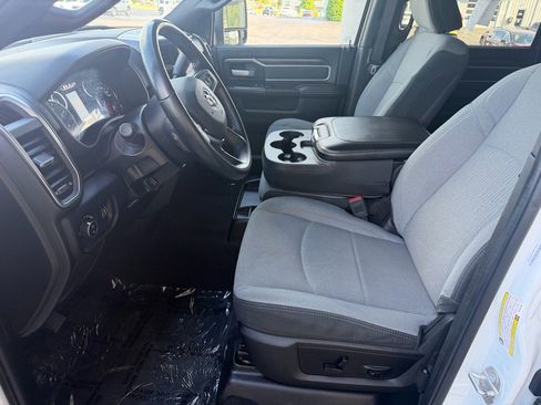 Used 2024 RAM 2500 Big Horn AWD/4WD image 36