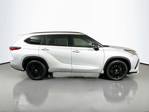 Used 2023 Toyota Highlander XSE FWD image 4