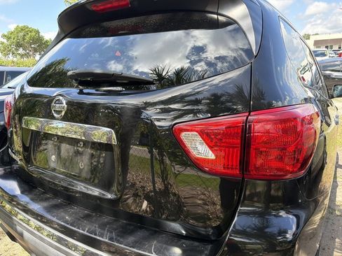 Used 2018 Nissan Pathfinder S FWD image 10
