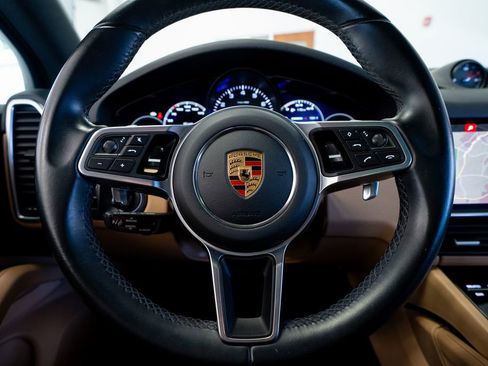 Used 2021 Porsche Cayenne image 34