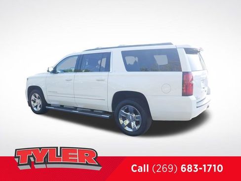 Used 2019 Chevrolet Suburban LT w/ LT Signature Package AWD/4WD image 5