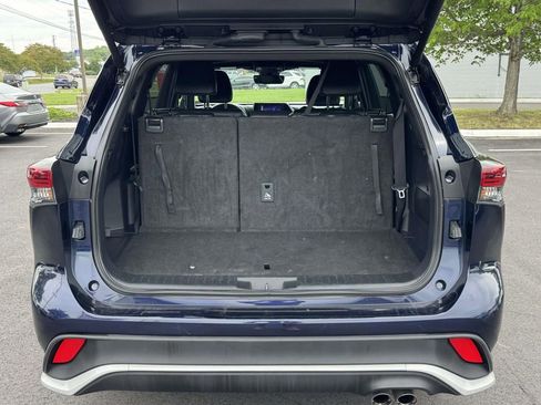 Used 2025 Toyota Highlander XSE AWD/4WD image 16