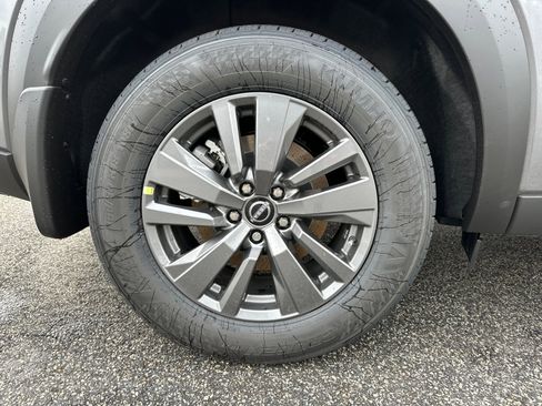 New 2025 Nissan Pathfinder SV w/ SV Premium Package image 18