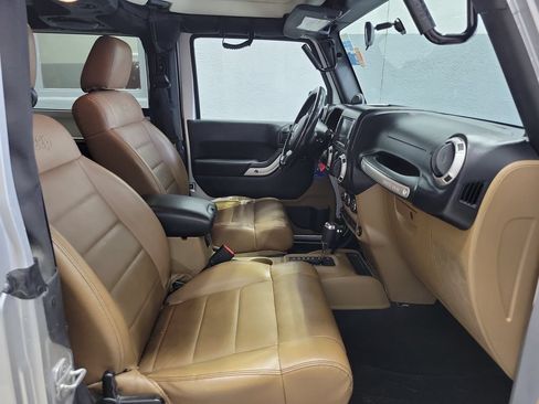 Used 2011 Jeep Wrangler Sahara w/ Connectivity Group AWD/4WD image 16