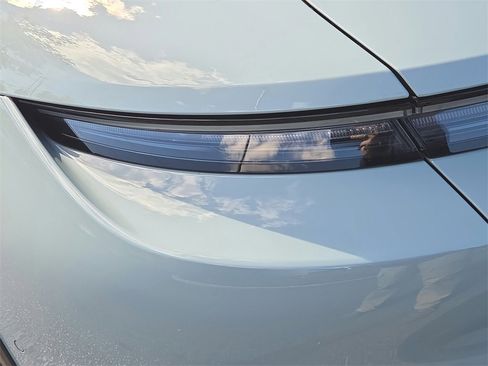 Used 2025 Porsche Taycan 4S image 26