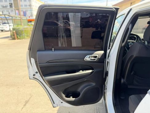 Used 2019 Jeep Grand Cherokee Laredo RWD image 22