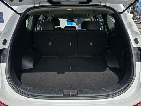 Used 2019 Hyundai Santa Fe SE image 15