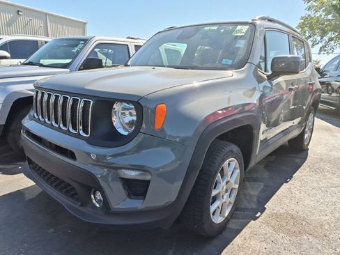 Used 2019 Jeep Renegade Latitude w/ Cold Weather Group AWD/4WD image 2