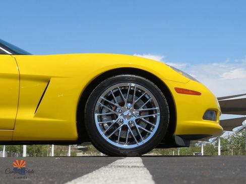 Used 2009 Chevrolet Corvette Coupe w/ Preferred Equipment Group RWD image 6