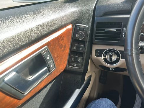 Used 2012 Mercedes-Benz GLK 350 4MATIC image 17