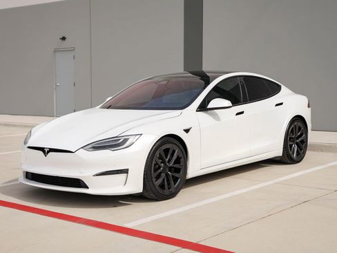 Used 2022 Tesla Model S Plaid image 4