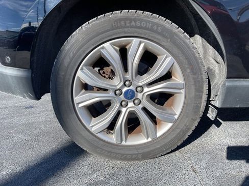 Used 2019 Ford Edge Titanium w/ Equipment Group 301A image 8