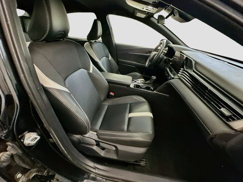 Used 2025 Toyota Camry SE FWD image 32