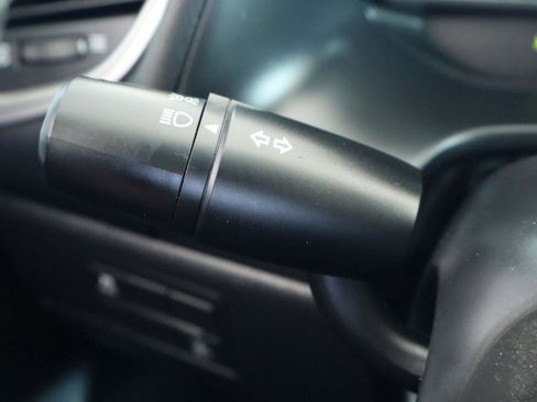 Used 2018 MAZDA MAZDA3 Touring w/ Appearance Package image 25