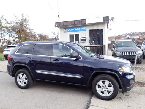 Used 2012 Jeep Grand Cherokee Laredo w/ Laredo E Group image 2