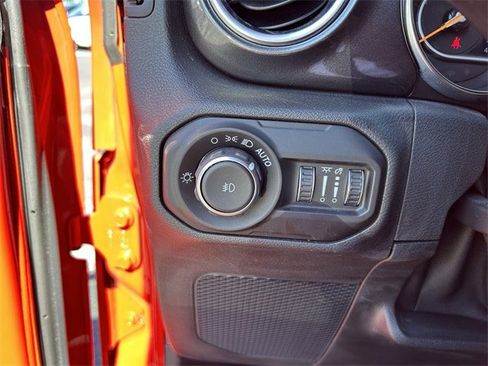 Used 2021 Jeep Wrangler Unlimited Sahara image 23