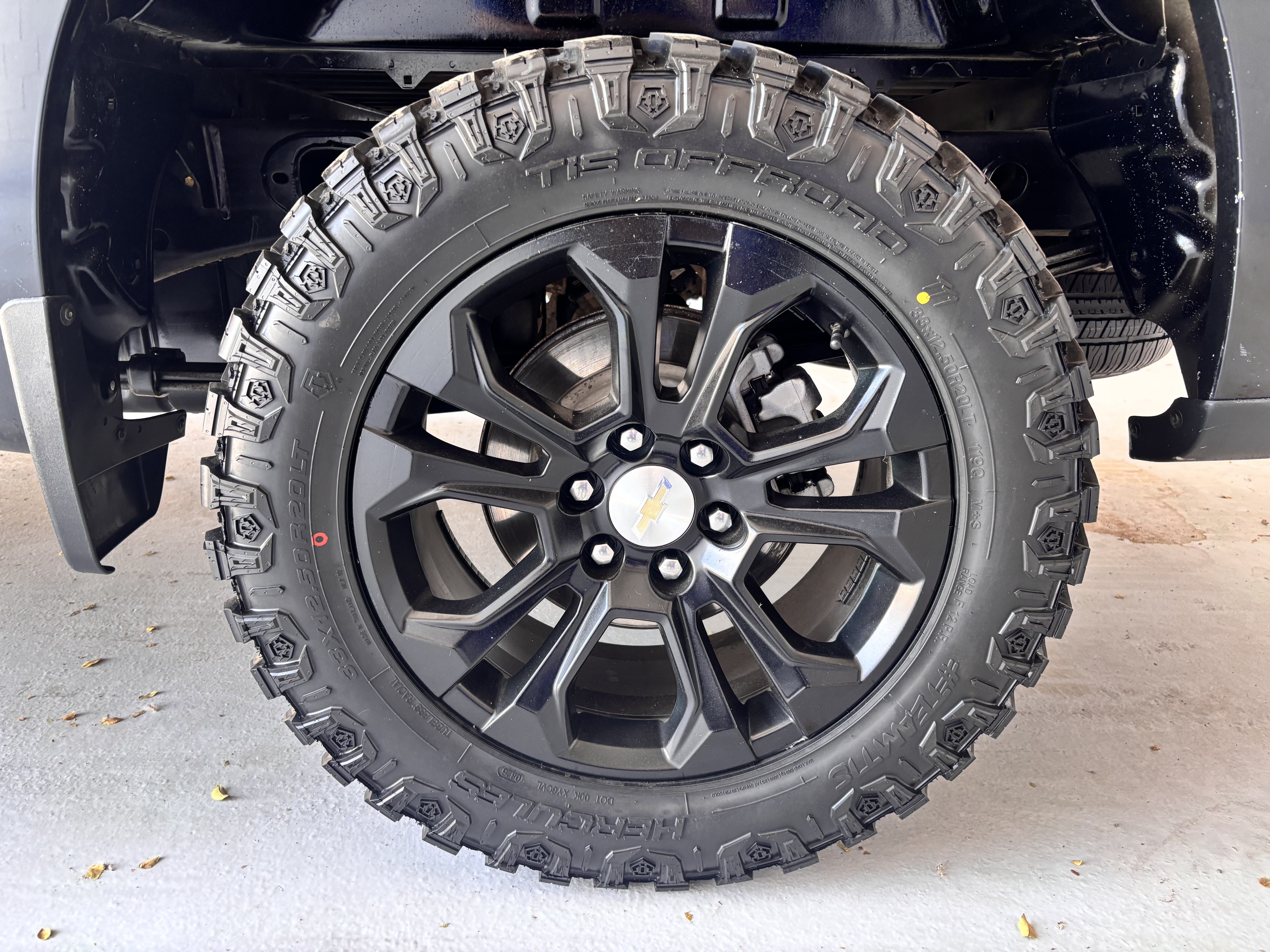 Used 2019 Chevrolet Silverado 1500 LT w/ Texas Edition AWD/4WD image 9