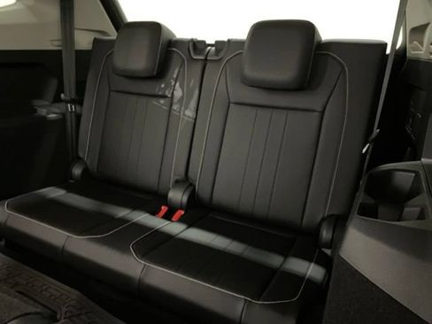 Used 2023 Volkswagen Tiguan SE w/ Panoramic Sunroof Package FWD image 22