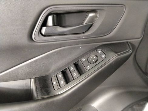 Used 2024 Nissan Rogue S FWD image 21