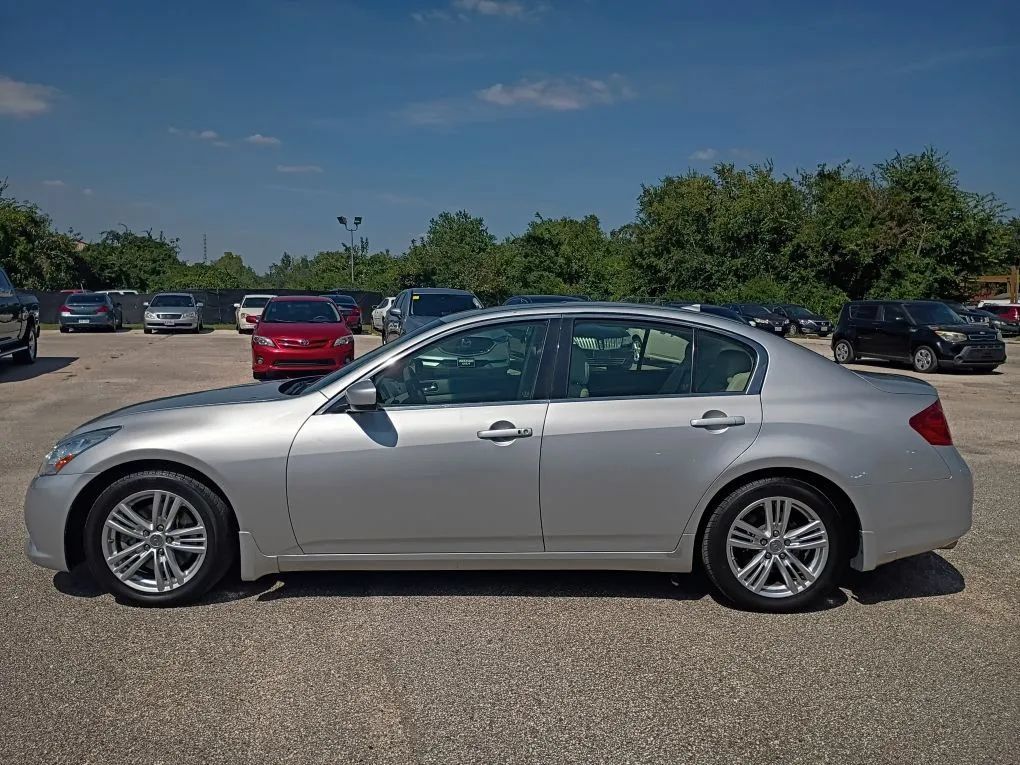 Used 2013 INFINITI G37 Journey w/ Premium Pkg RWD image 2