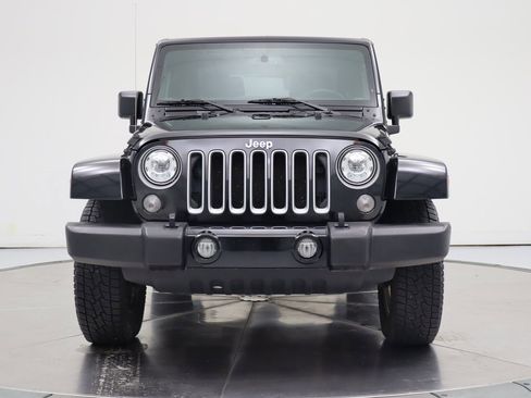 Used 2017 Jeep Wrangler Sahara w/ Connectivity Group image 8